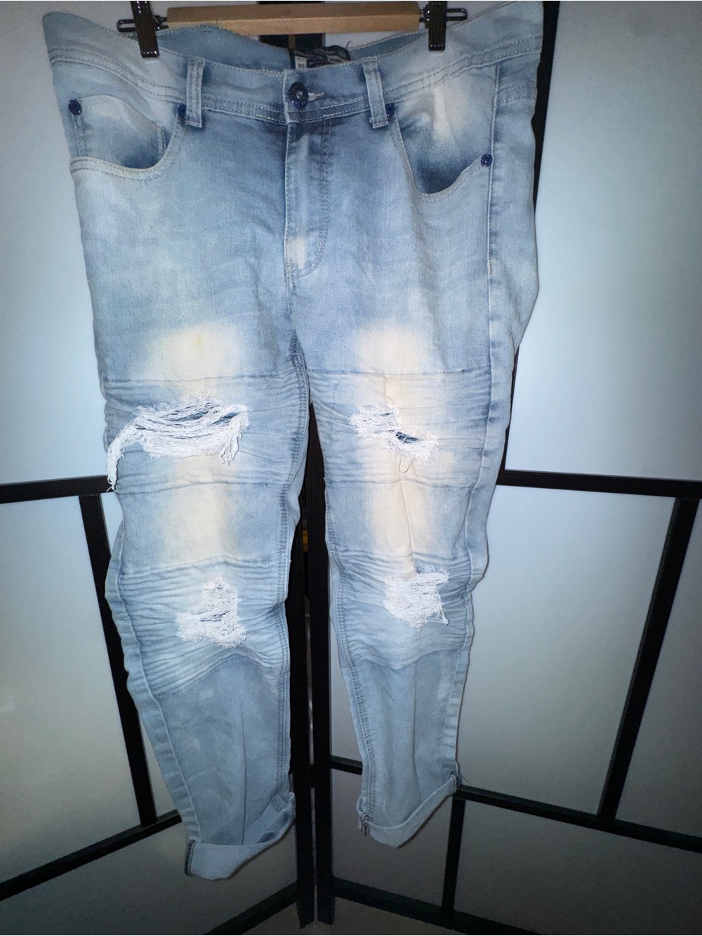 Bleecker & Mercer Women’s Light Blue Skinny Distressed Jeans